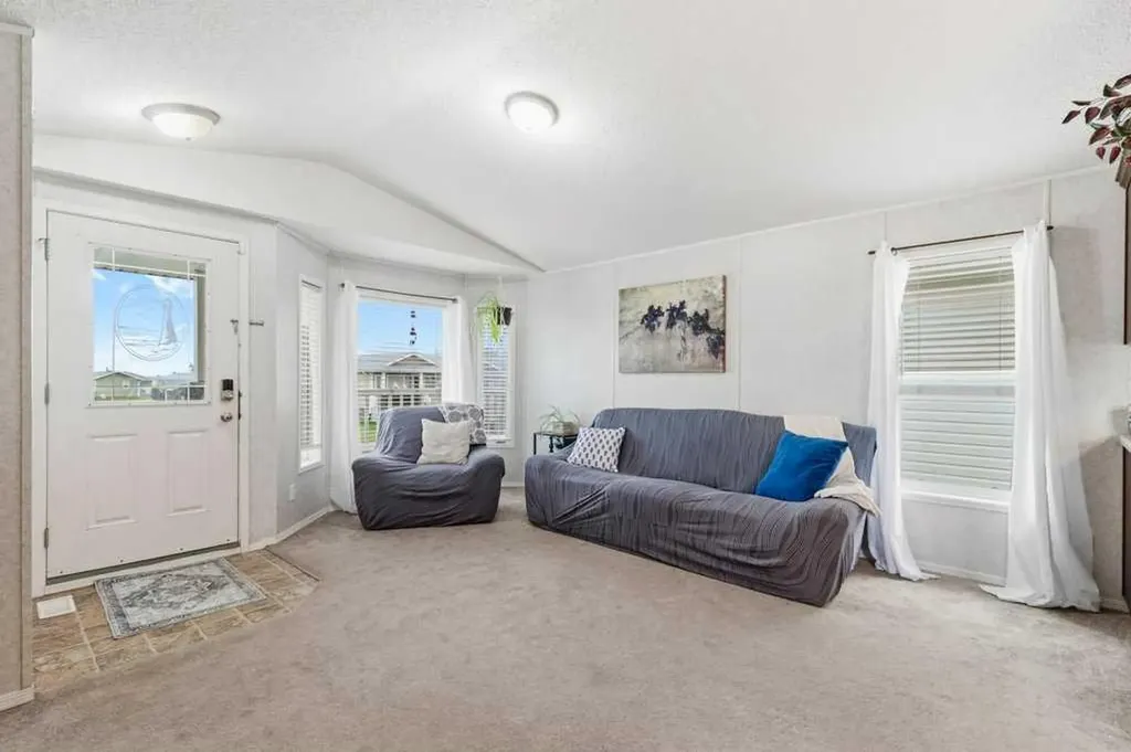 6 Baywood Place Sylvan Lake AB T4S0A7