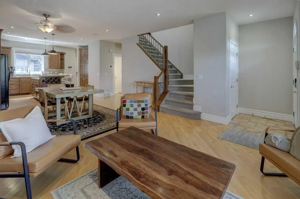 449 20 Avenue NE Calgary AB T2E 1R3