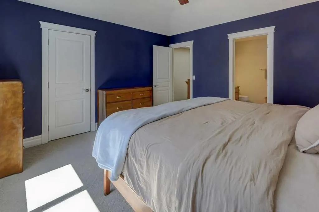 449 20 Avenue NE Calgary AB T2E 1R3