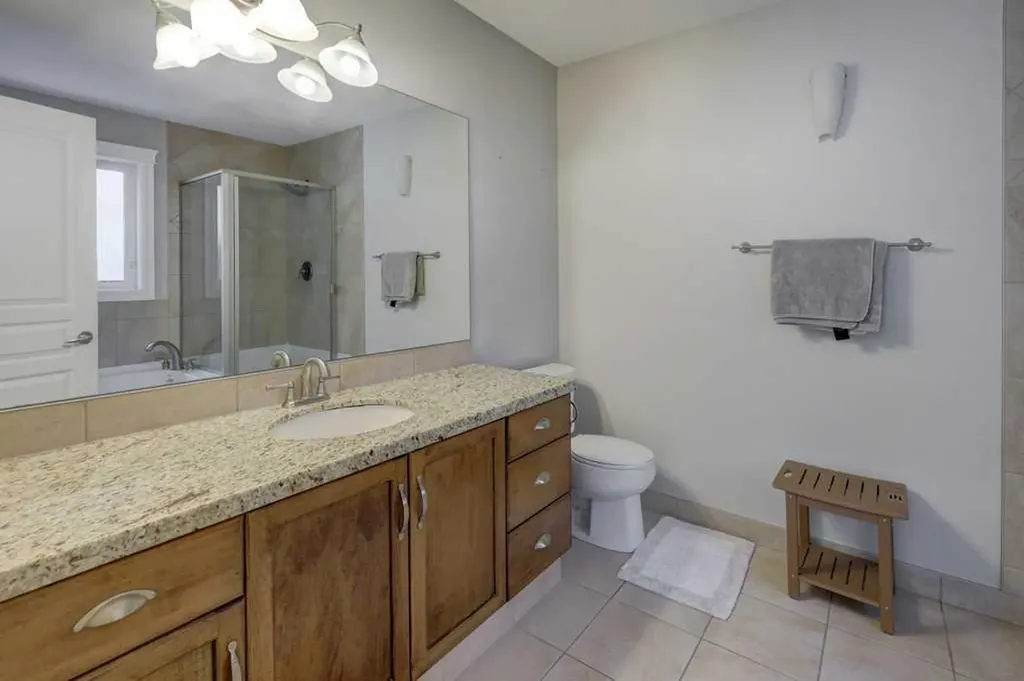 449 20 Avenue NE Calgary AB T2E 1R3