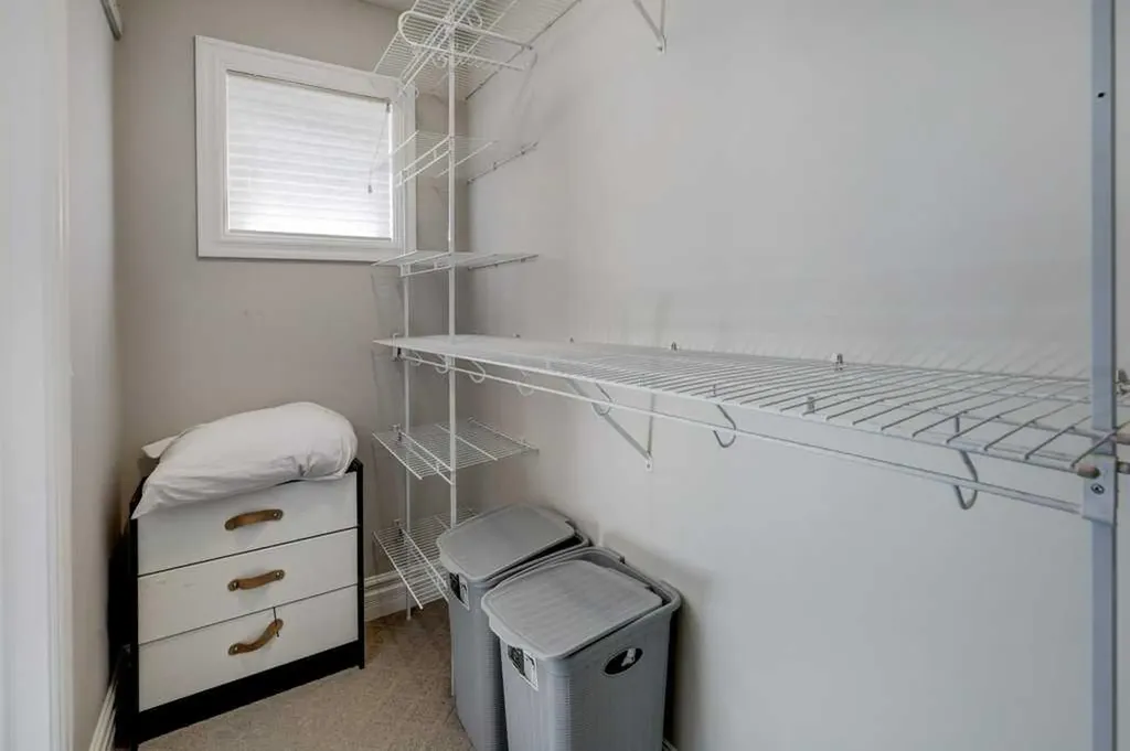 449 20 Avenue NE Calgary AB T2E 1R3