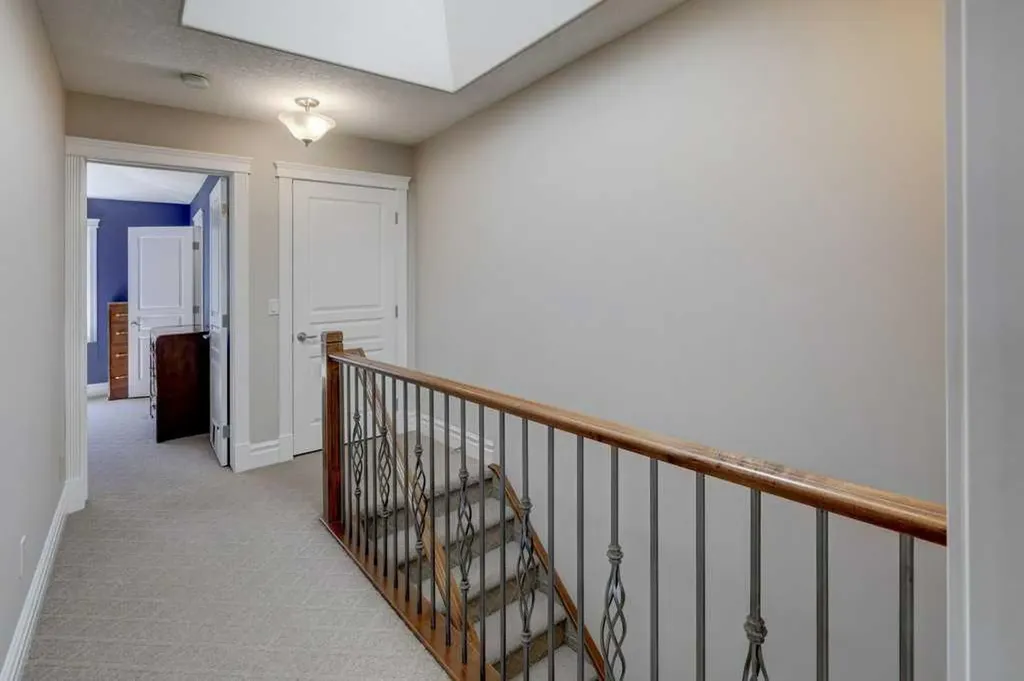 449 20 Avenue NE Calgary AB T2E 1R3