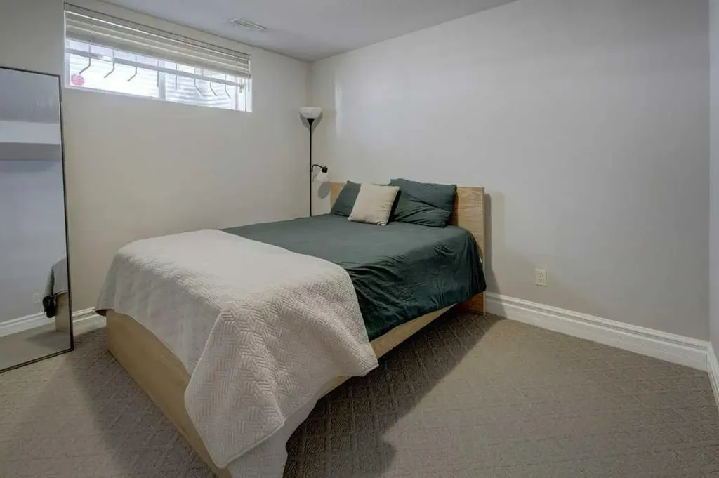 449 20 Avenue NE Calgary AB T2E 1R3