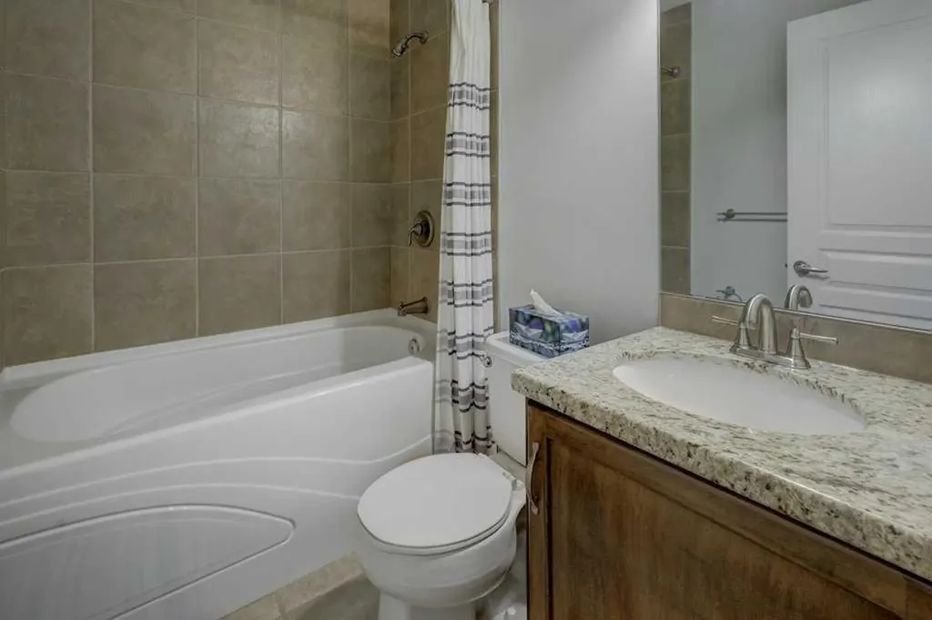 449 20 Avenue NE Calgary AB T2E 1R3
