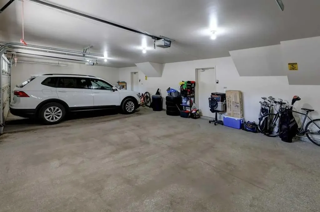 449 20 Avenue NE Calgary AB T2E 1R3