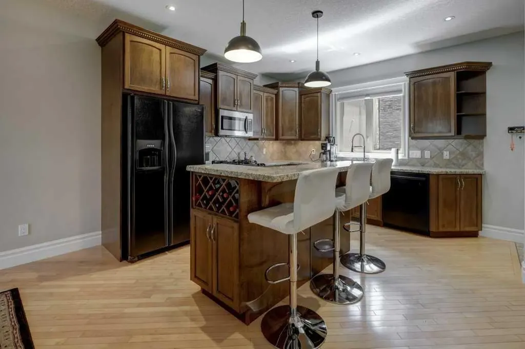 449 20 Avenue NE Calgary AB T2E 1R3