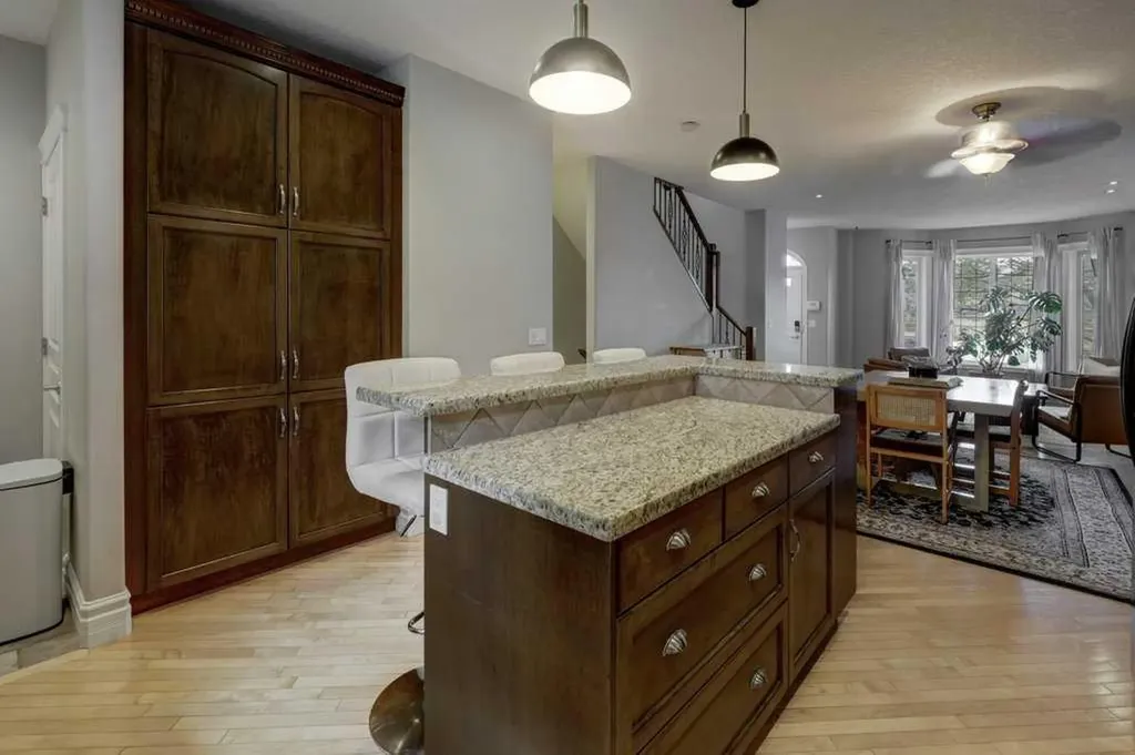449 20 Avenue NE Calgary AB T2E 1R3