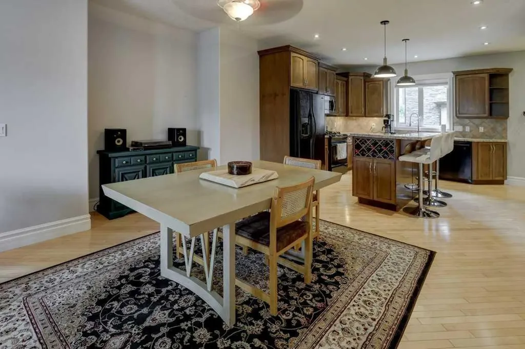 449 20 Avenue NE Calgary AB T2E 1R3
