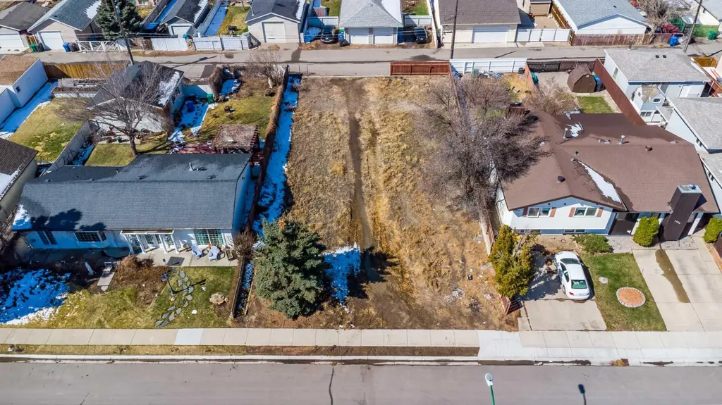 1008 9 Street North Lethbridge AB T1H 1Z8