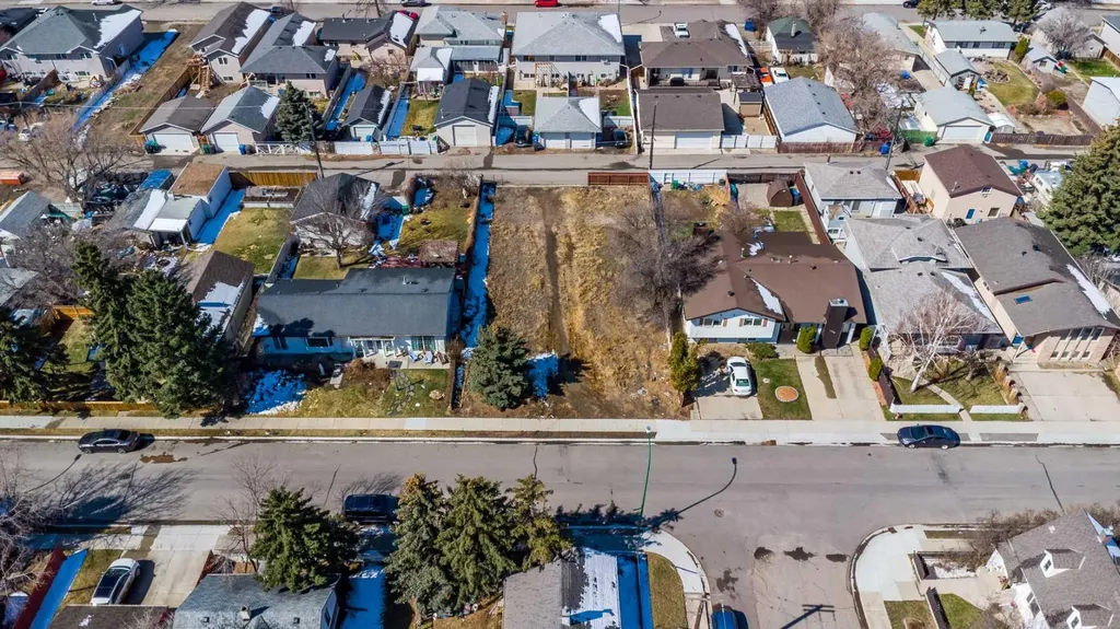 1008 9 Street North Lethbridge AB T1H 1Z8