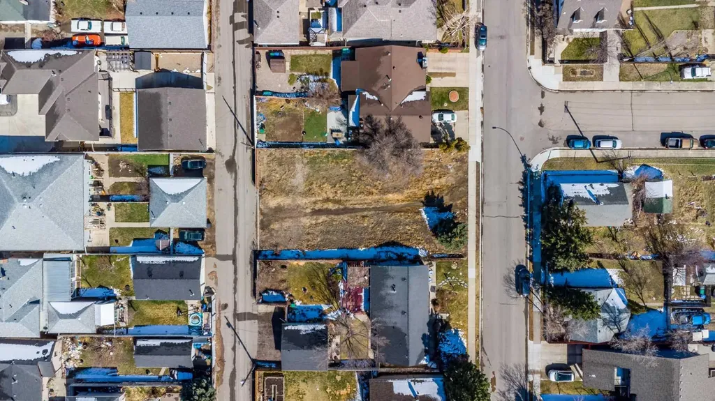 1008 9 Street North Lethbridge AB T1H 1Z8