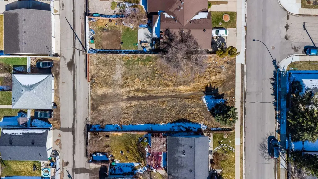 1008 9 Street North Lethbridge AB T1H 1Z8