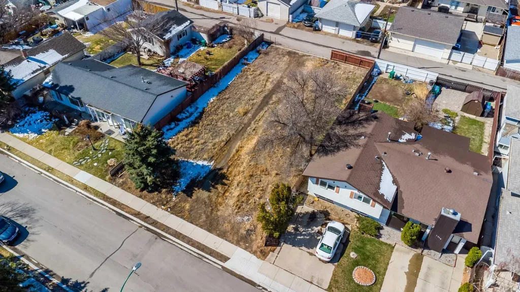 1008 9 Street North Lethbridge AB T1H 1Z8