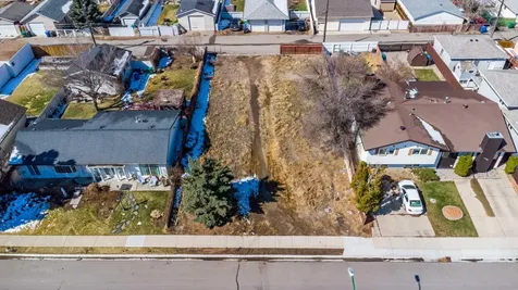 1008 9 Street North Lethbridge AB T1H 1Z8