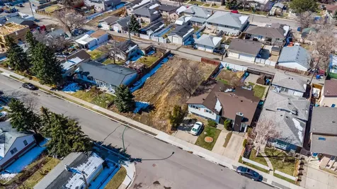 1008 9 Street North Lethbridge AB T1H 1Z8