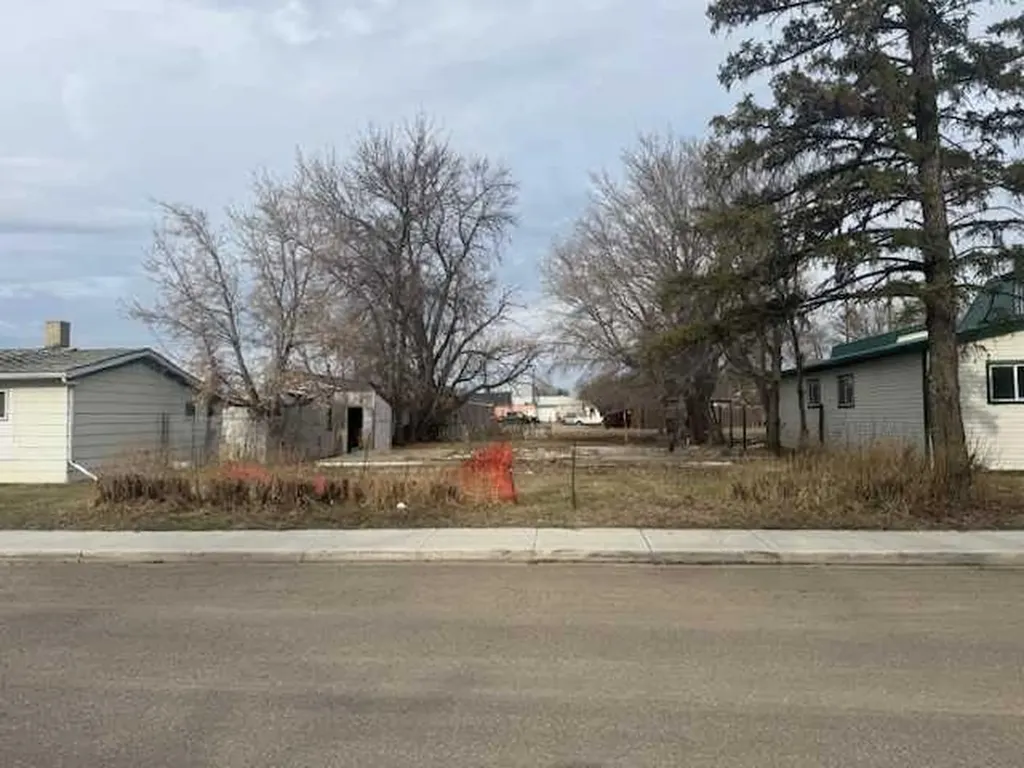 207 Centre Street Brooks AB T1R 0R9