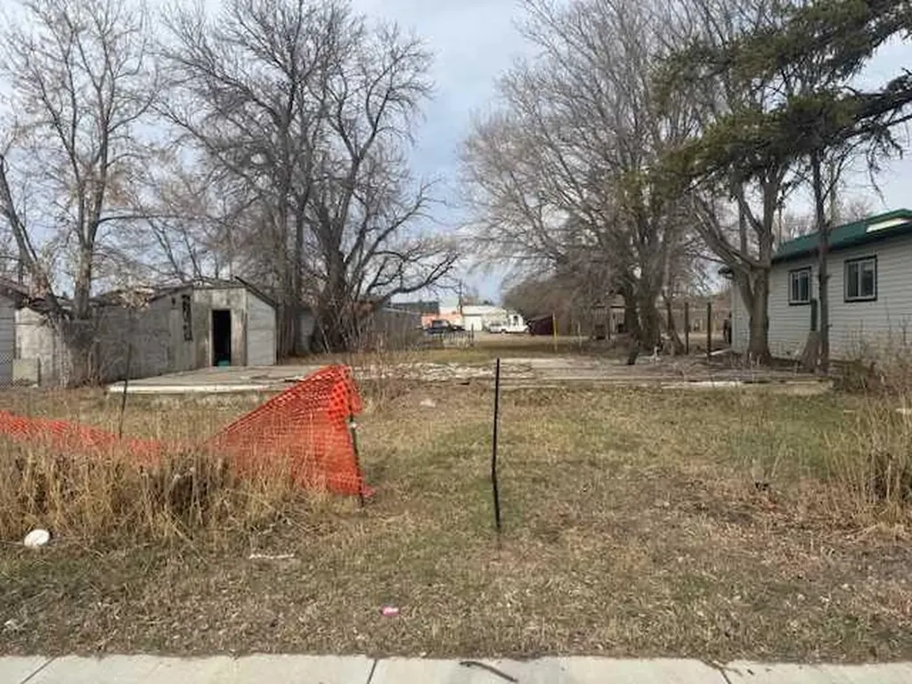207 Centre Street Brooks AB T1R 0R9