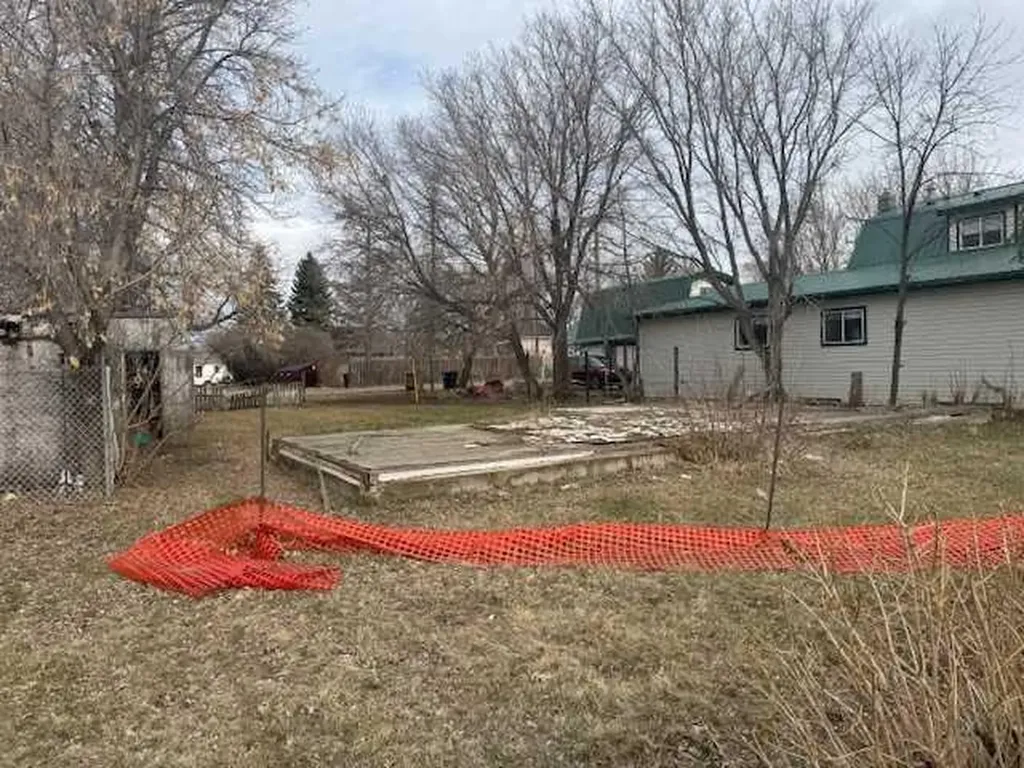 207 Centre Street Brooks AB T1R 0R9