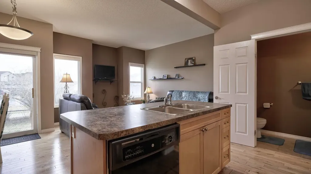 620 Luxstone Landing SW Airdrie AB T4B 0B6
