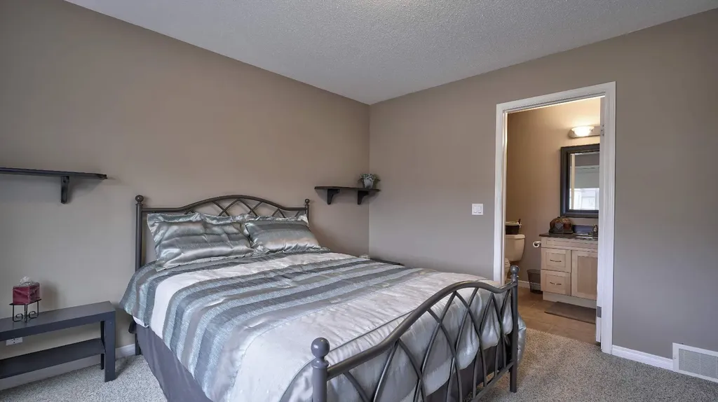 620 Luxstone Landing SW Airdrie AB T4B 0B6