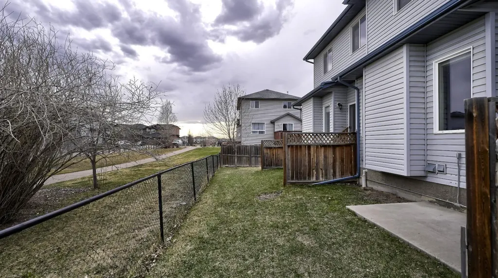 620 Luxstone Landing SW Airdrie AB T4B 0B6