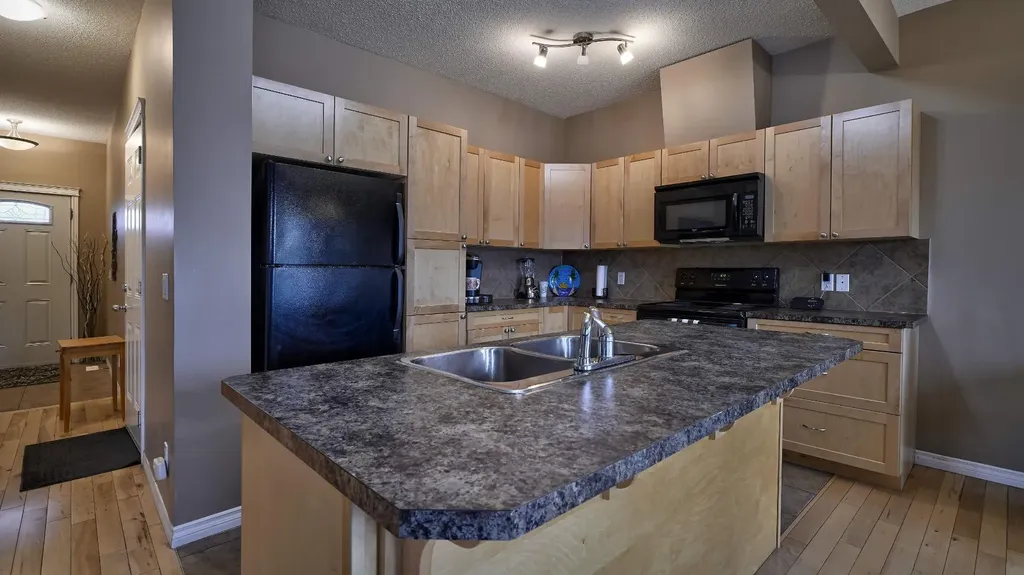 620 Luxstone Landing SW Airdrie AB T4B 0B6