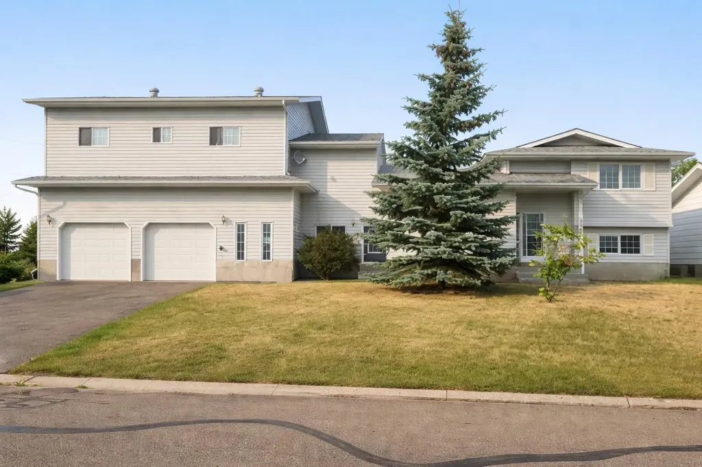 702 10 Avenue Wainwright AB T9W 1B8