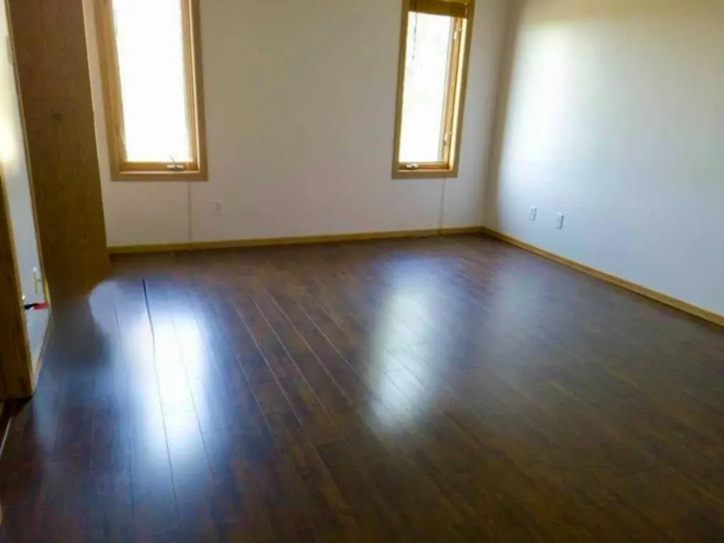 702 10 Avenue Wainwright AB T9W 1B8