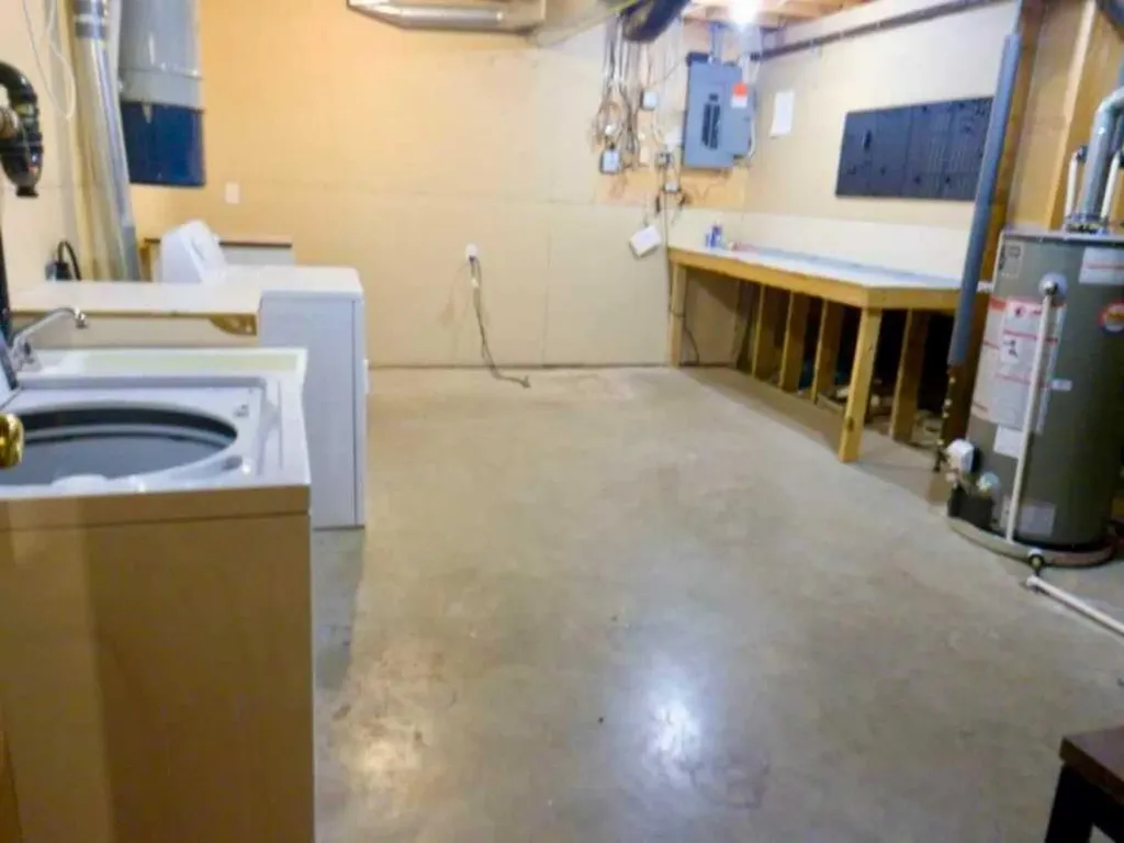 702 10 Avenue Wainwright AB T9W 1B8