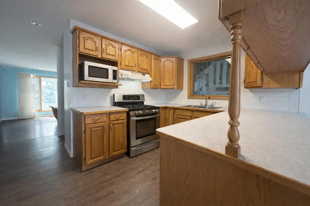 702 10 Avenue Wainwright AB T9W 1B8