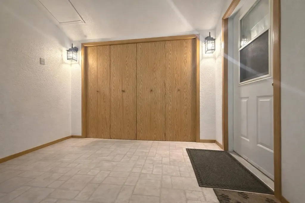 702 10 Avenue Wainwright AB T9W 1B8