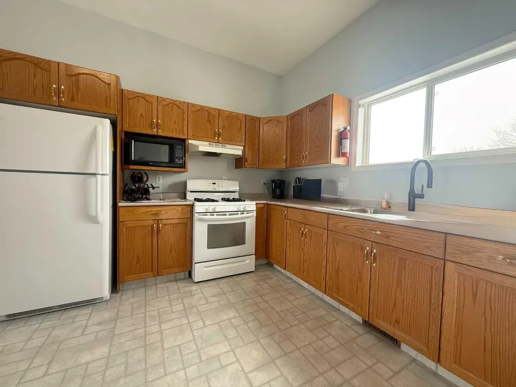 702 10 Avenue Wainwright AB T9W 1B8