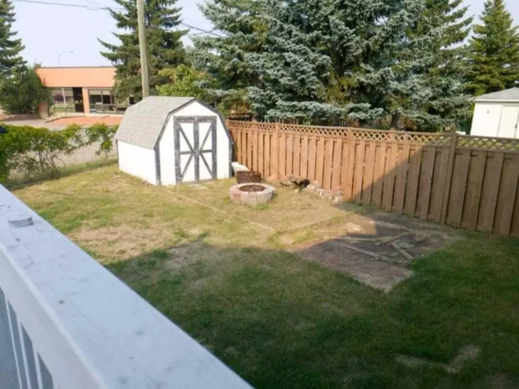 702 10 Avenue Wainwright AB T9W 1B8