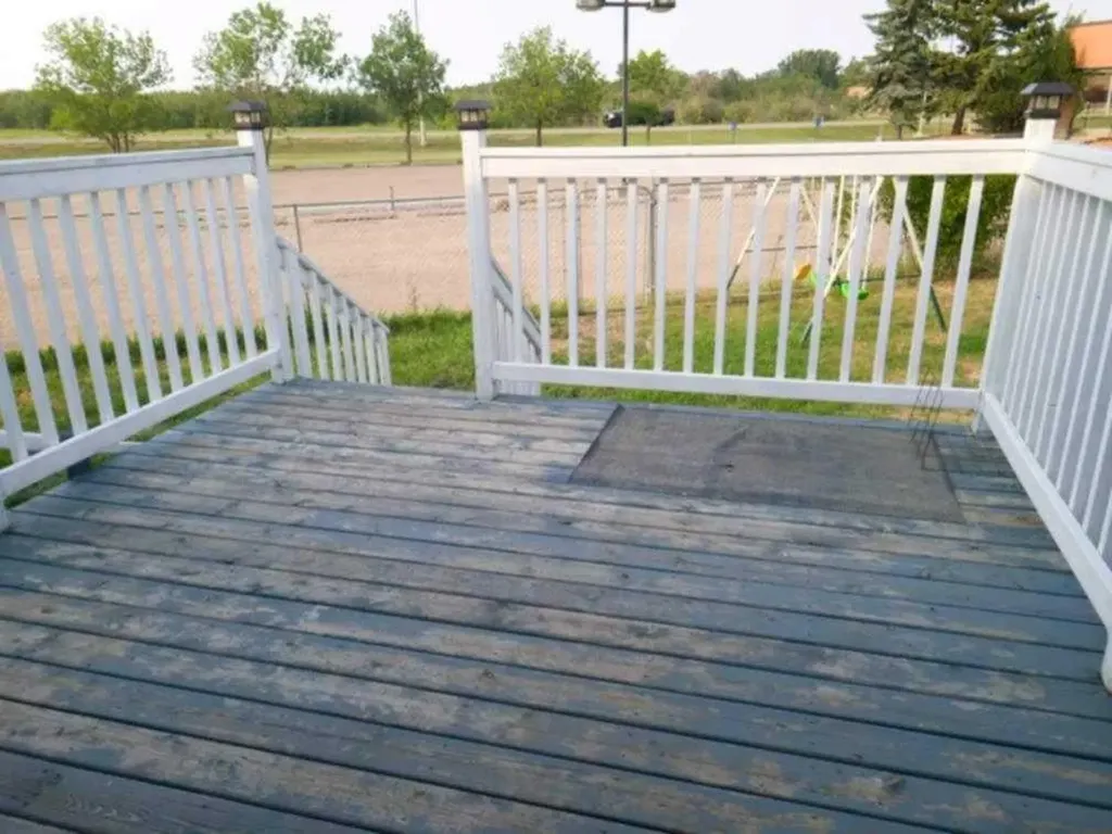 702 10 Avenue Wainwright AB T9W 1B8