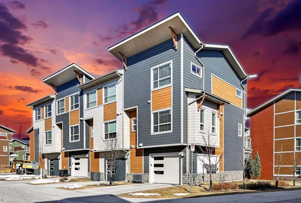 220 Harvest Grove Walk NE Calgary AB T3K 2M1
