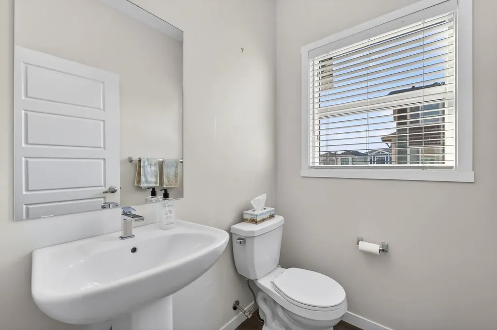 220 Harvest Grove Walk NE Calgary AB T3K 2M1