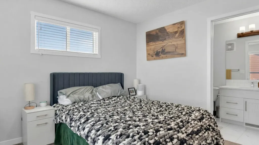 220 Harvest Grove Walk NE Calgary AB T3K 2M1