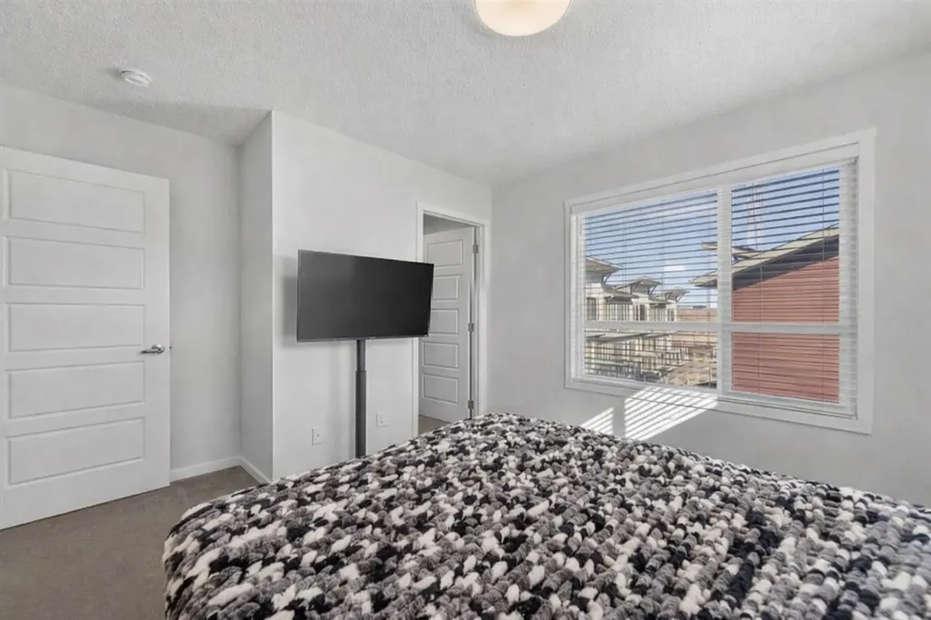 220 Harvest Grove Walk NE Calgary AB T3K 2M1