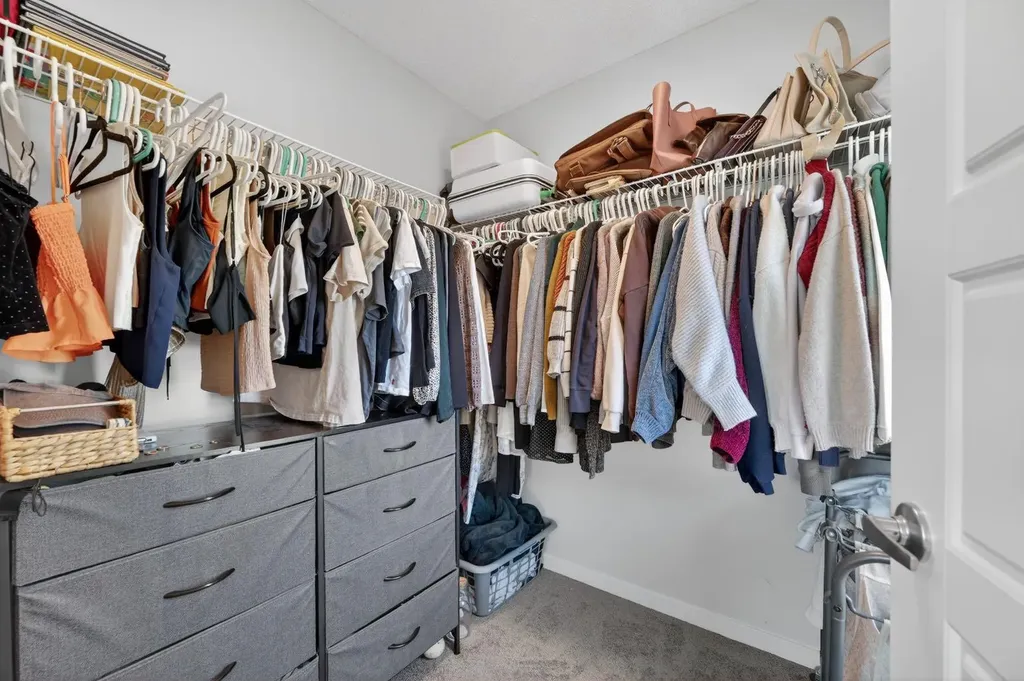 220 Harvest Grove Walk NE Calgary AB T3K 2M1
