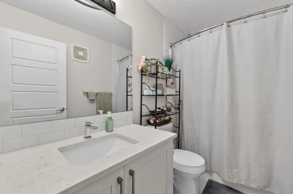 220 Harvest Grove Walk NE Calgary AB T3K 2M1