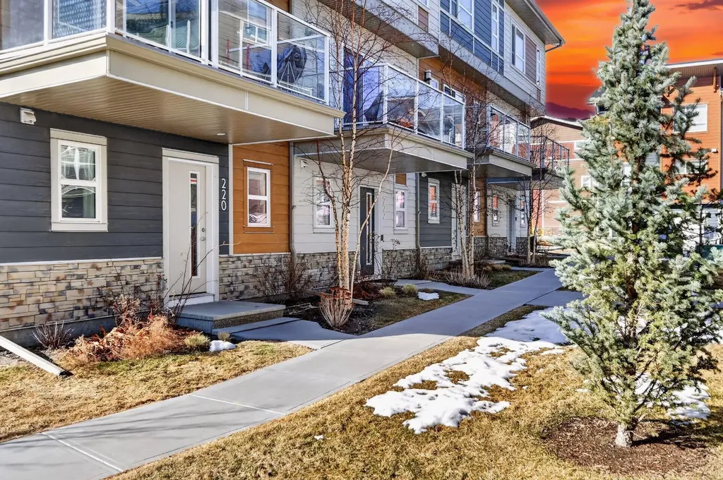 220 Harvest Grove Walk NE Calgary AB T3K 2M1
