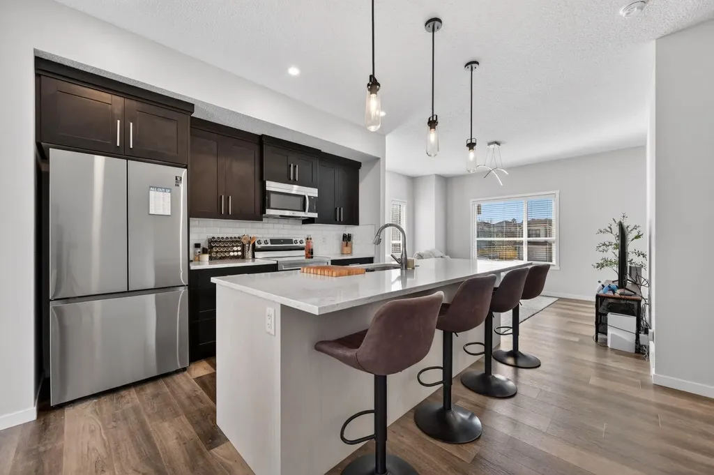 220 Harvest Grove Walk NE Calgary AB T3K 2M1