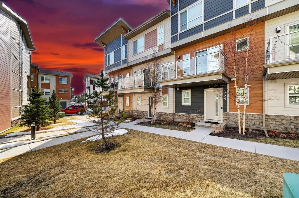 220 Harvest Grove Walk NE Calgary AB T3K 2M1