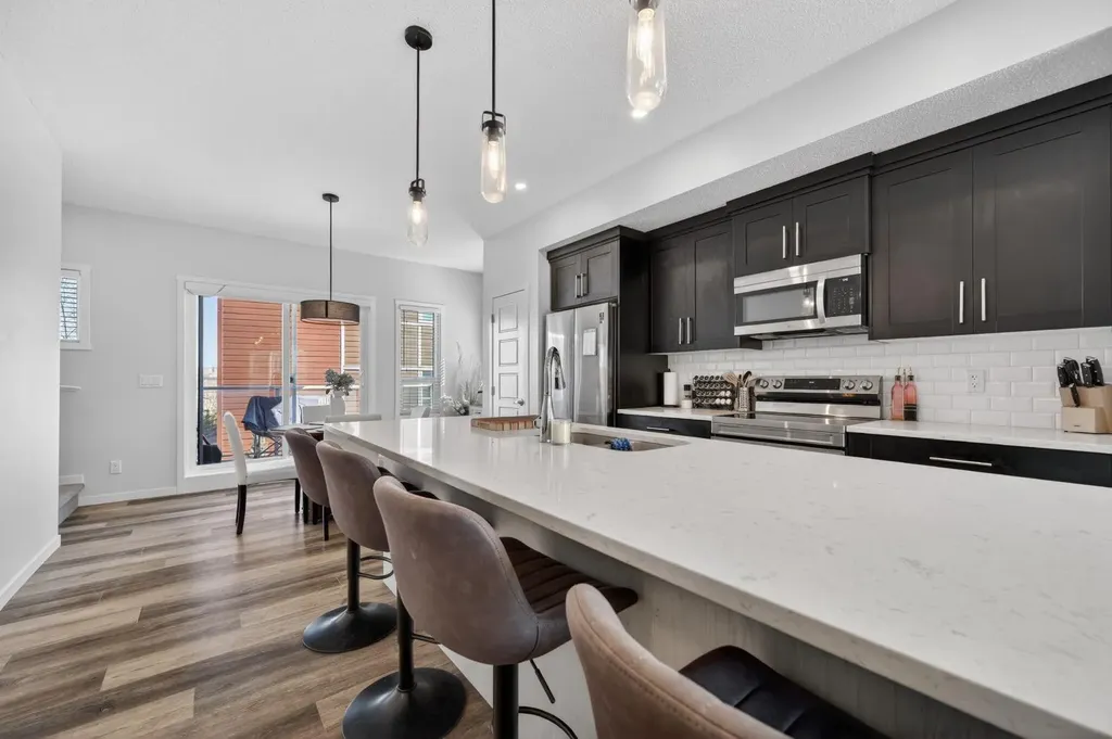 220 Harvest Grove Walk NE Calgary AB T3K 2M1