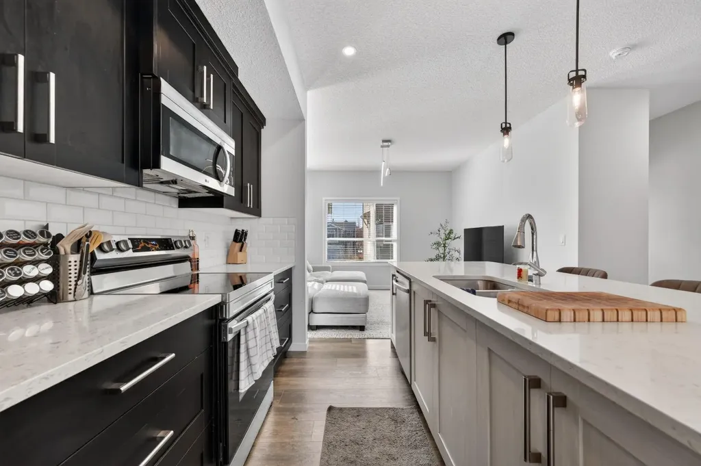 220 Harvest Grove Walk NE Calgary AB T3K 2M1