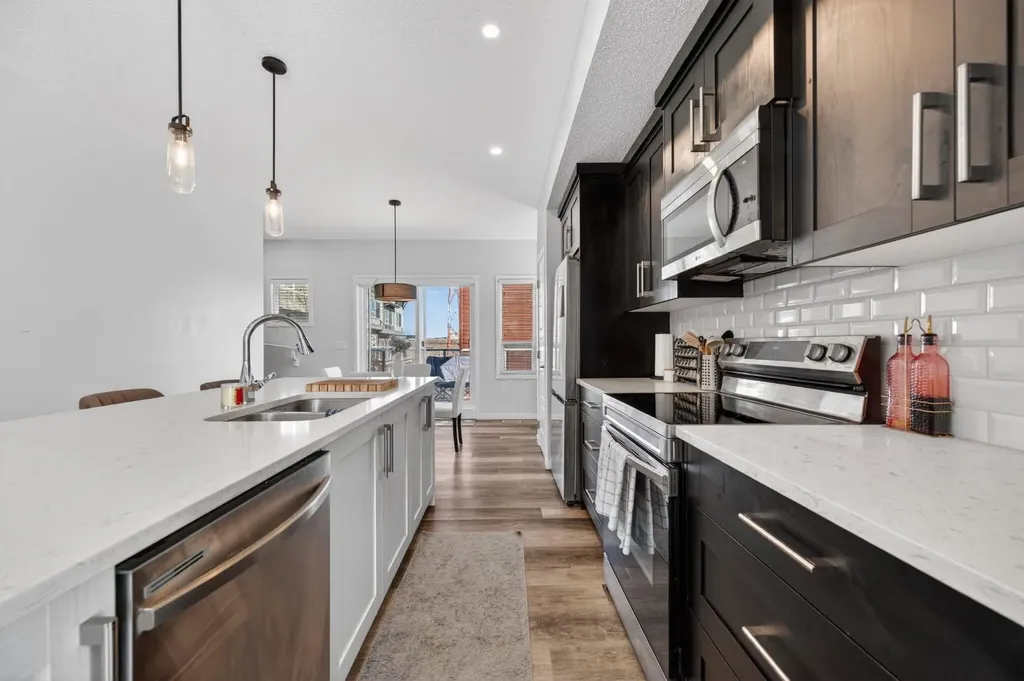 220 Harvest Grove Walk NE Calgary AB T3K 2M1