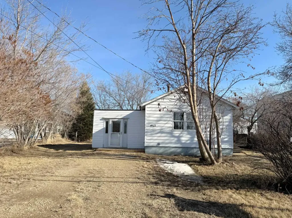4621 46 Street Lacombe AB T4L 2W3