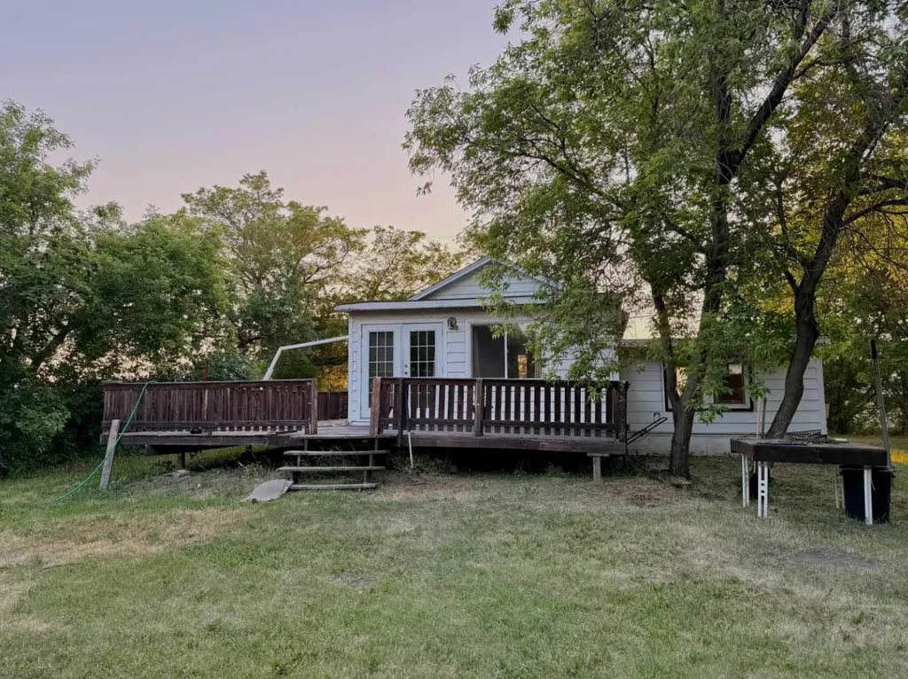 4621 46 Street Lacombe AB T4L 2W3