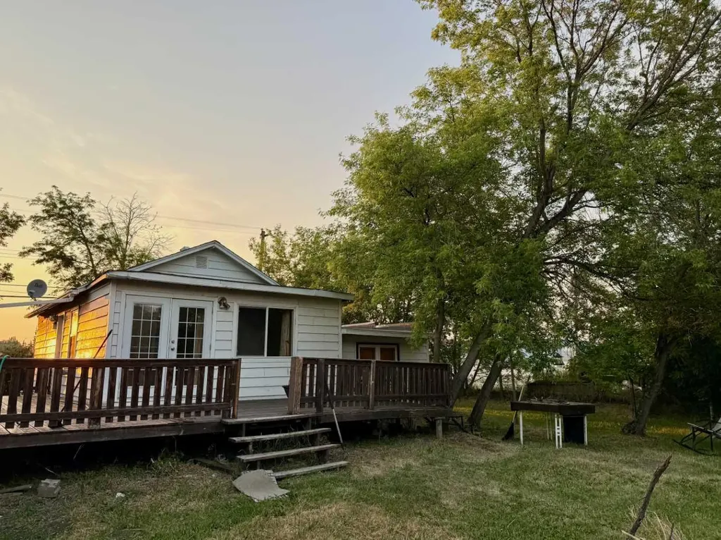 4621 46 Street Lacombe AB T4L 2W3