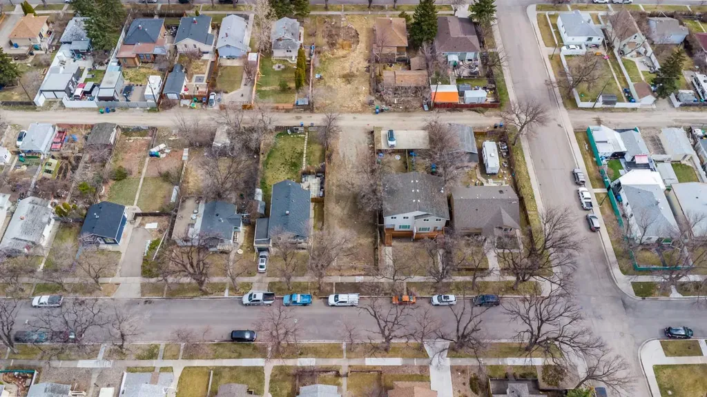 809 12 B Street North Lethbridge AB T1H 2M1